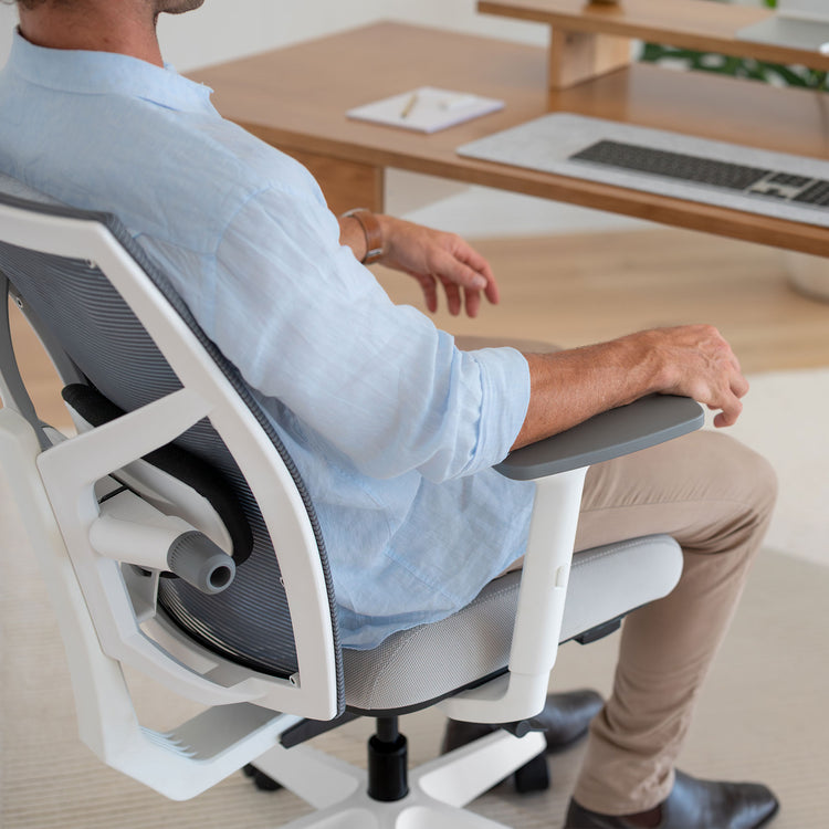Ergonomic elite chair in white