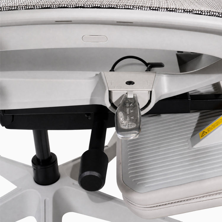 Desky contourra ergonomic chair with lever for adjusting depth