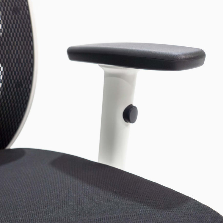 Adjustable arm rests luminous mesh chair - Desky