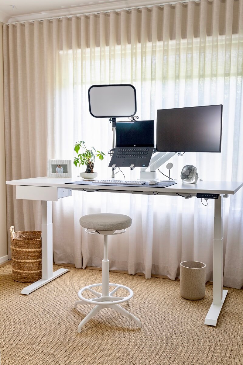 Desk With Stool Office Stools | Adjustable Ergonomic Stools - Desky® Canada