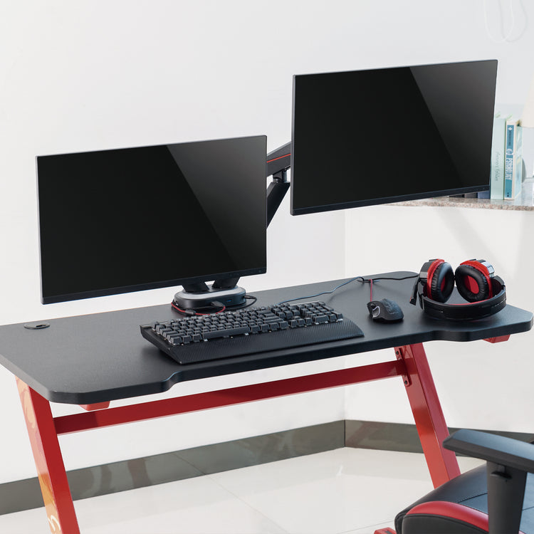 Dual monitor set up using dual gmaing monitor arm