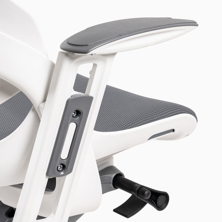 Home office chair with adjustable arm rests