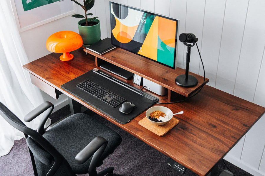 Bureau assis-debout double en bois dur Desky en noyer avec tiroir sous bureau Minimal et support d'écran minimaliste
